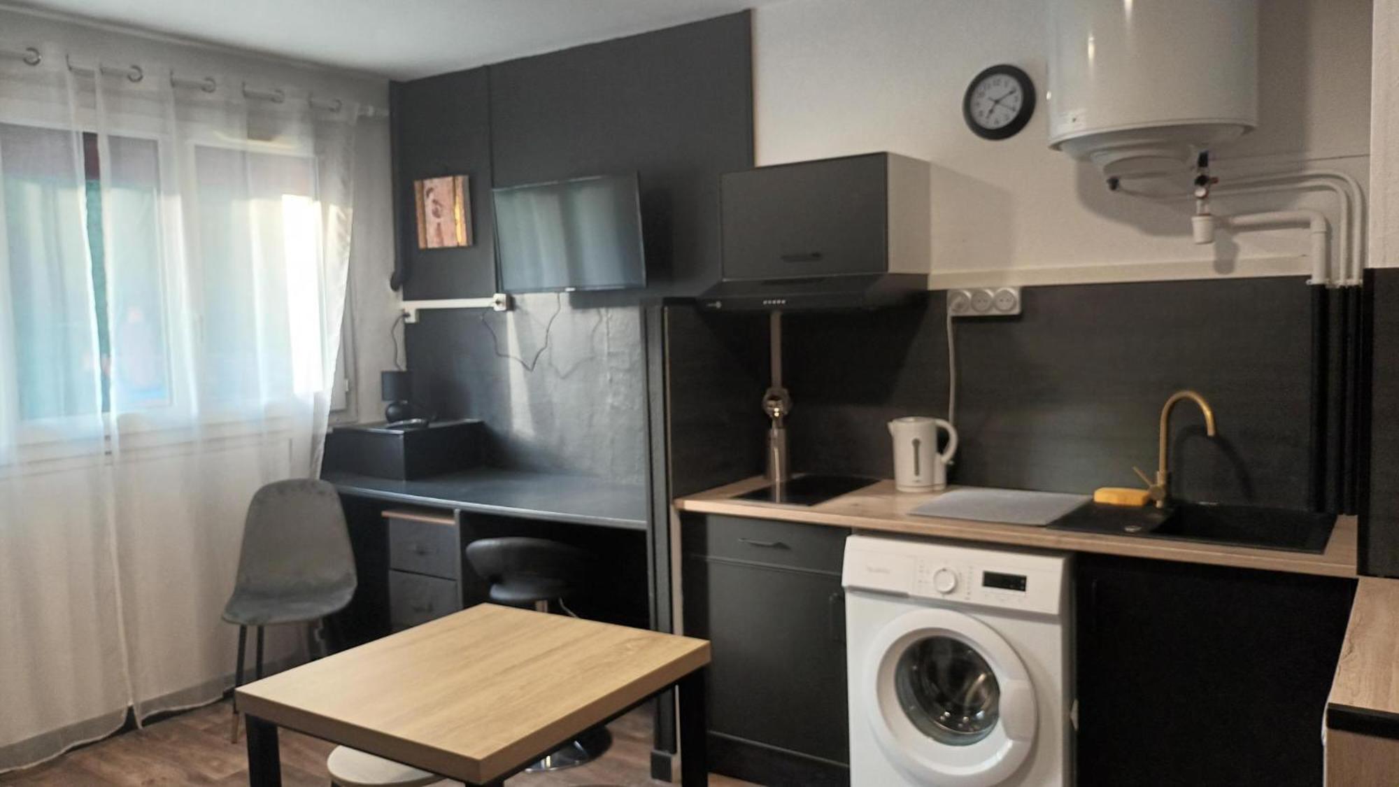 Appartement T1 Proche De Vulcania Pontaumur Kültér fotó