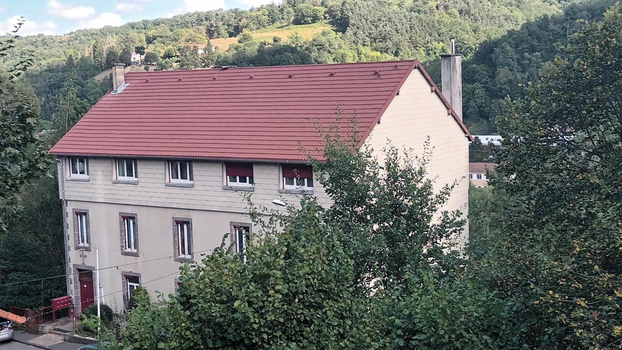 Appartement T1 Proche De Vulcania Pontaumur Kültér fotó